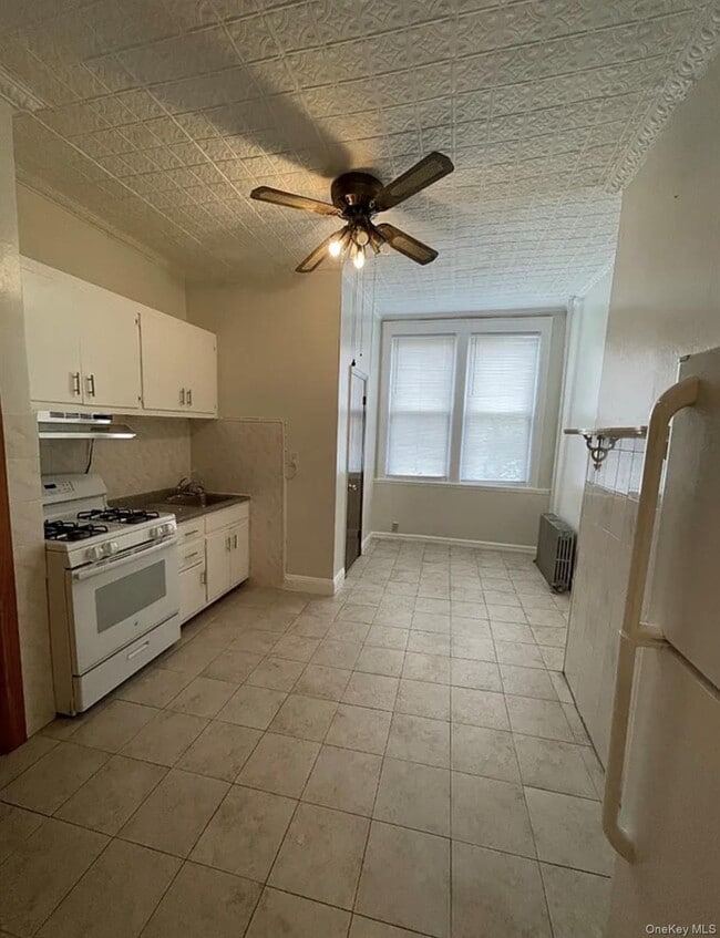 Building Photo - 72-15 62nd St