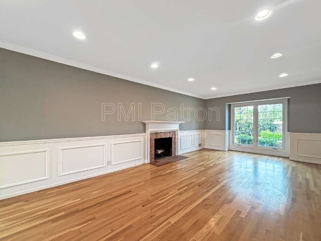 Foto del edificio - 5147 E Los Flores St