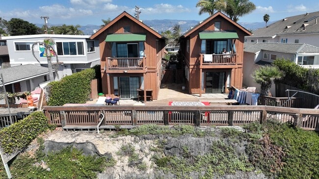 Building Photo - 6585 Del Playa Dr