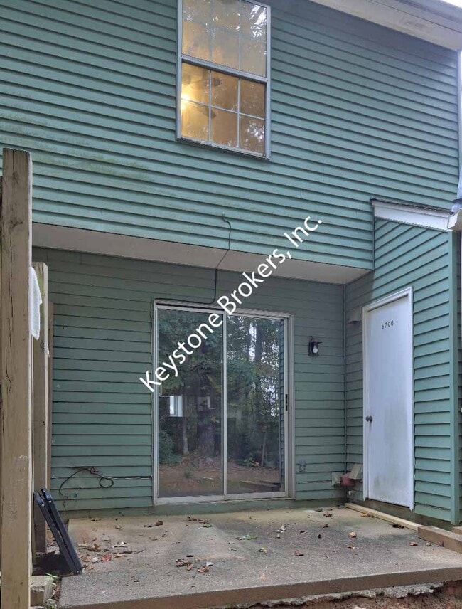 Foto del edificio - 6706 Witherington Ct NW