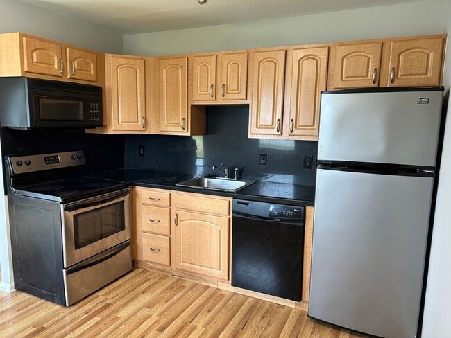 Building Photo - 1 Bedroom Apartment---READY FOR MOVE IN!