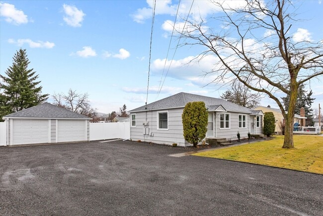 Foto del edificio - 10112 E Broadway Ave