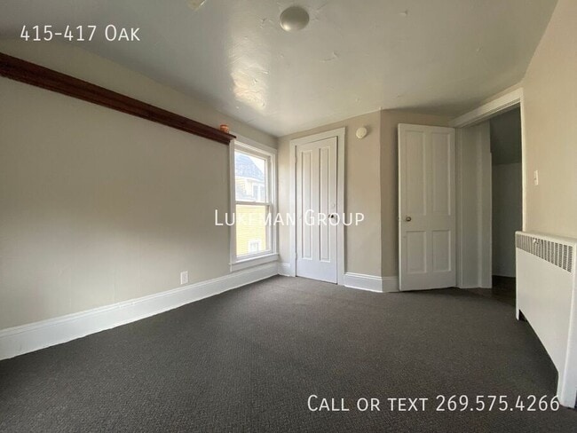 Building Photo - 415-417 Oak-