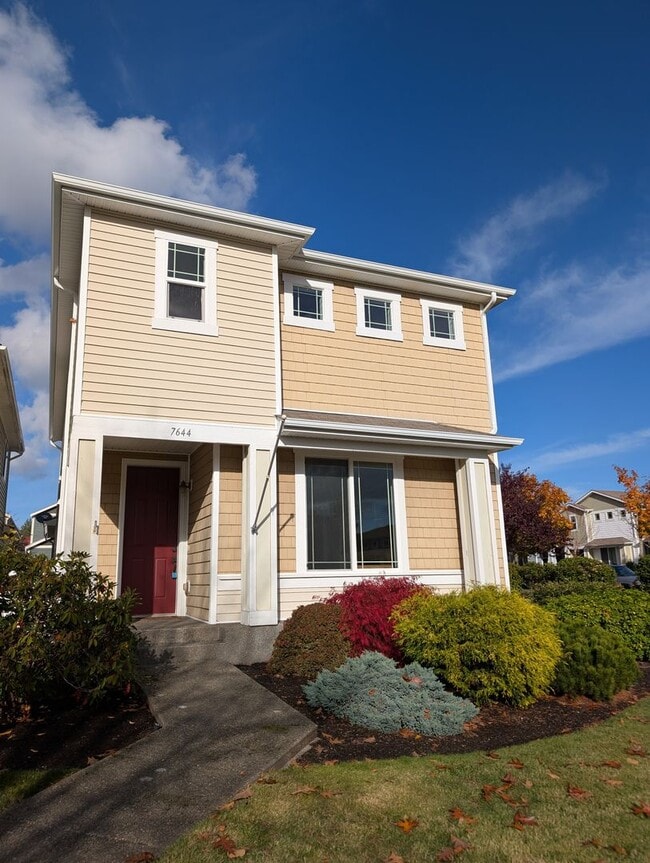 Building Photo - Large Four Bedroom Corner Lot! Close to JB...