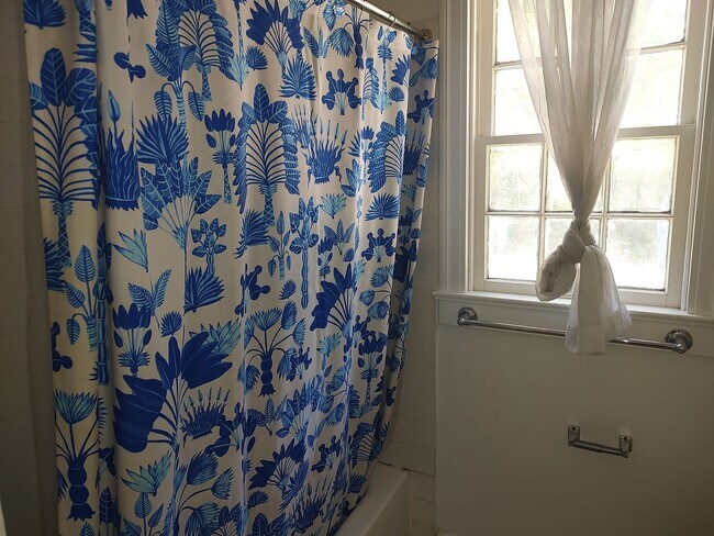 Foto del edificio - Cute Studio apartment close to 71,Airport and Downtown