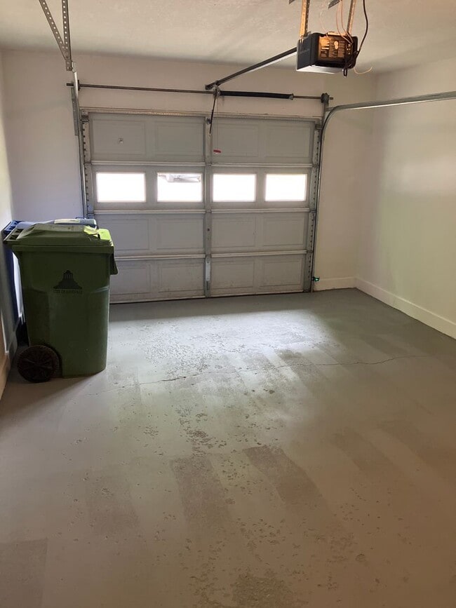 Building Photo - Newly Renovated Townhome in Arden