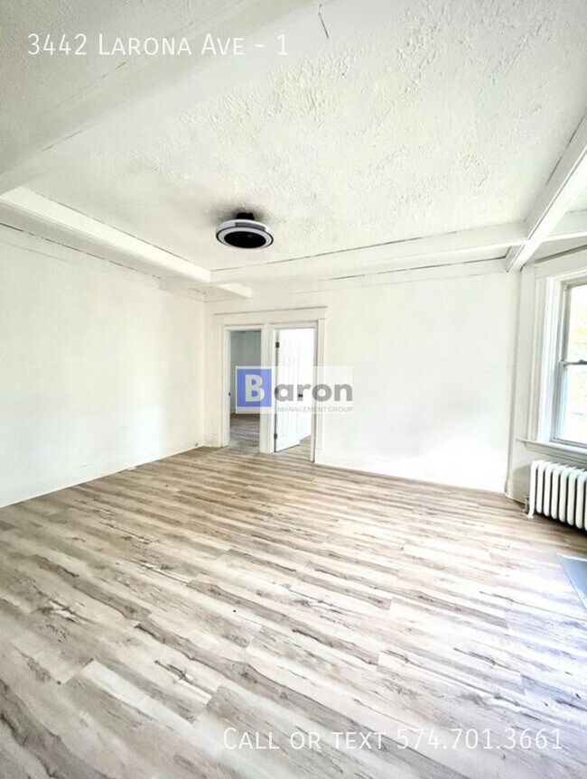 Foto del edificio - 3442 Larona Ave