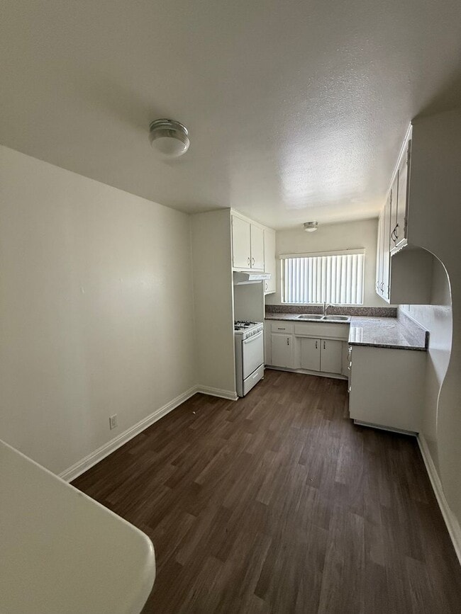 Interior Photo - R06-025-MF