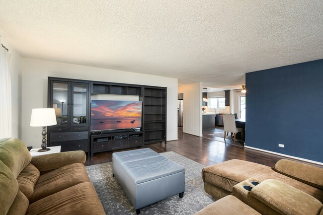 Foto del edificio - 3205 Merrill Dr