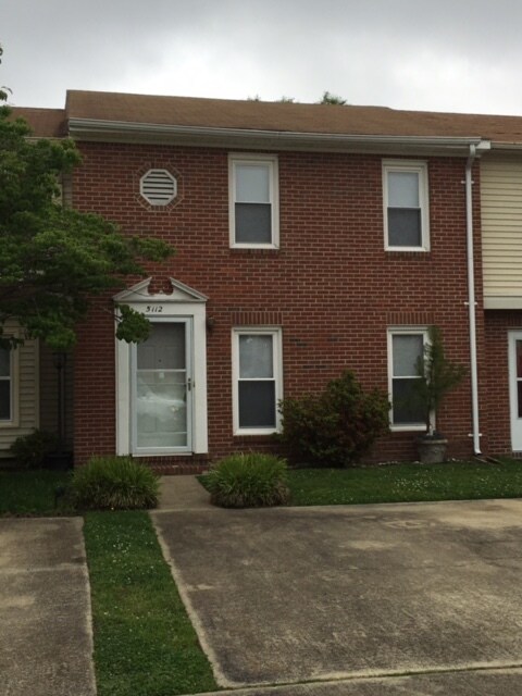 Foto del edificio - 5112 Radcliff Cir