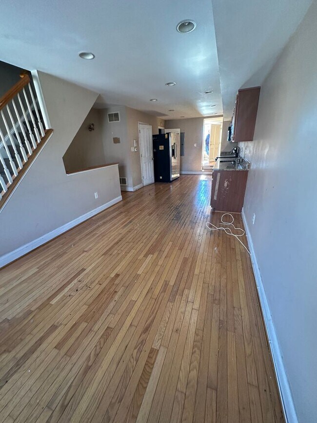 Building Photo - 1209 Hollins St