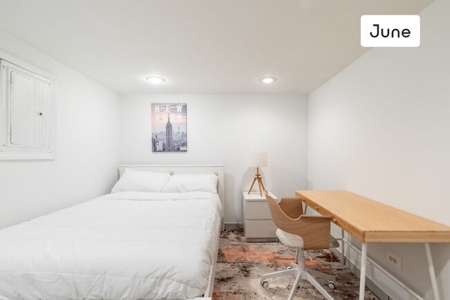 Building Photo - ROOM ONLY in 4-bed/2.0-bath Home
