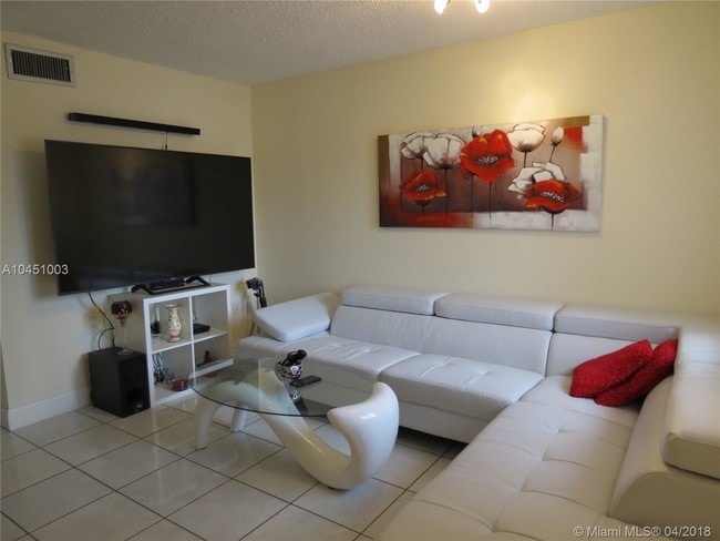 Foto del edificio - 1819 SW 107th Ave