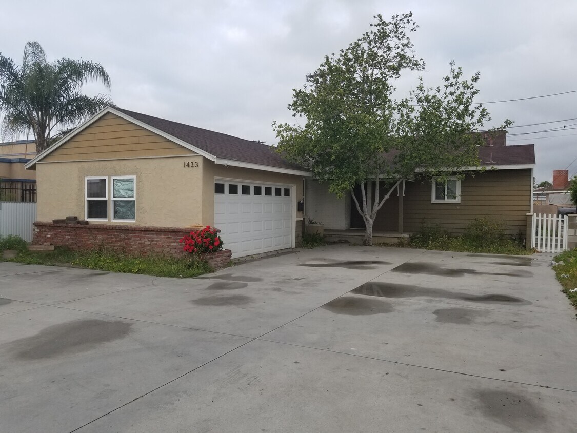 Primary Photo - 1433 E Lincoln Ave