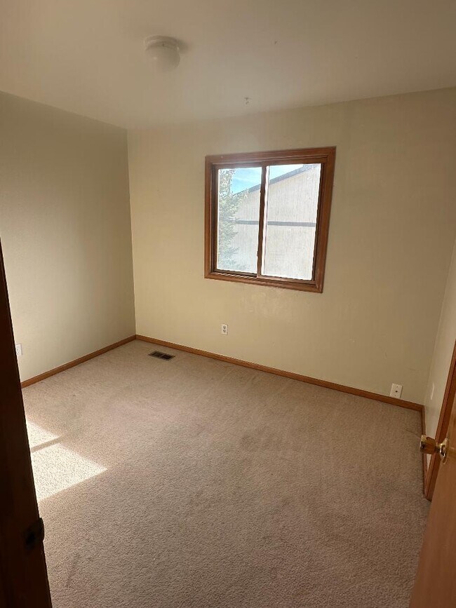 Segundo dormitorio - 712 Sir Galahad Dr