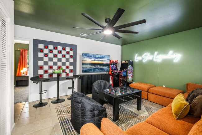 Building Photo - 3951 Starhill Dr