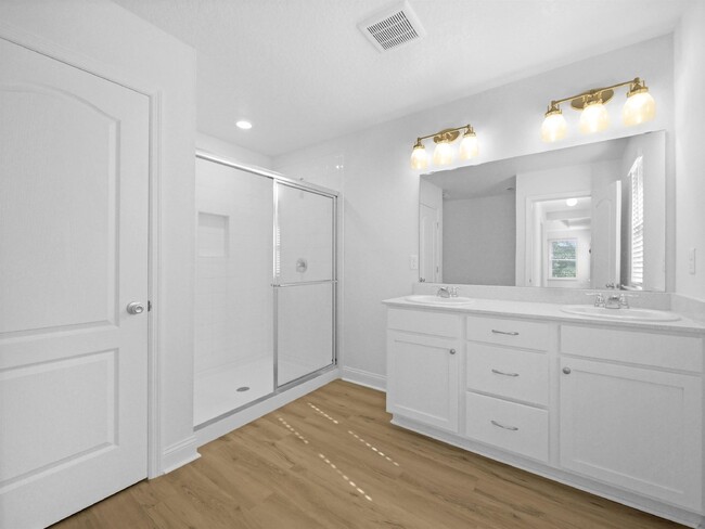 Building Photo - For Rent: Stunning 4-Bedroom Home in St. A...