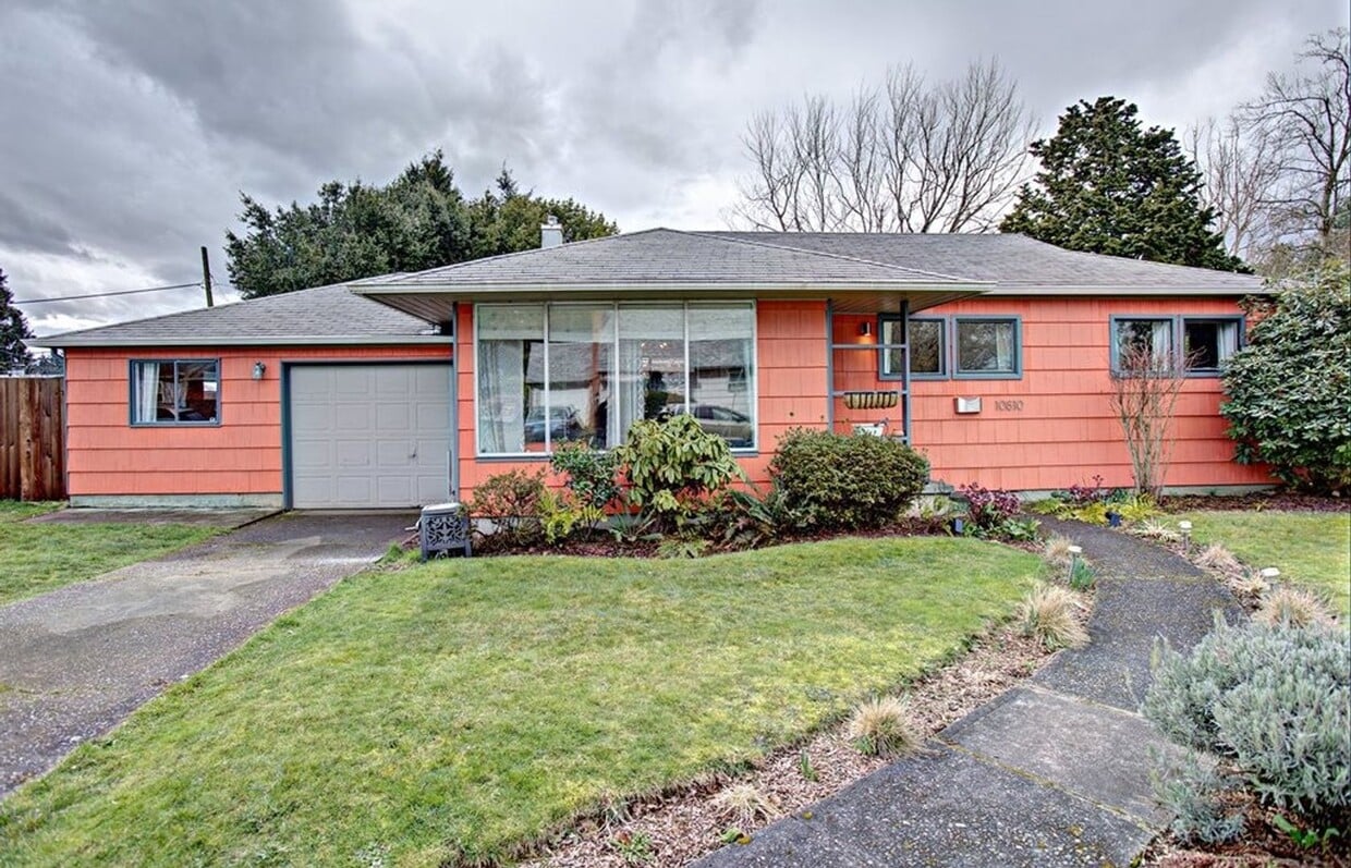 Foto principal - NE PDX 3Bed + 1Ba House in Parkrose Height...