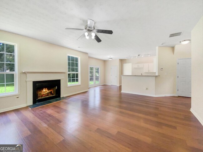 Building Photo - 260 Winthrop Ln