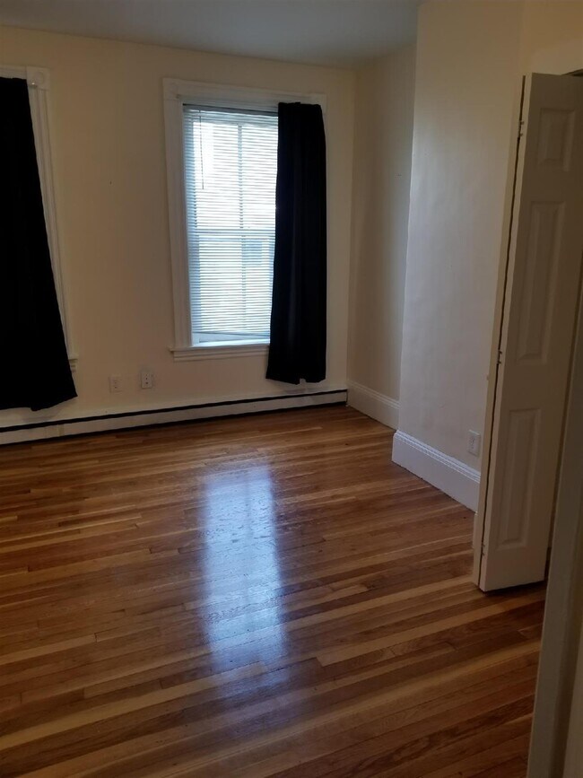 Building Photo - 43 Bow St