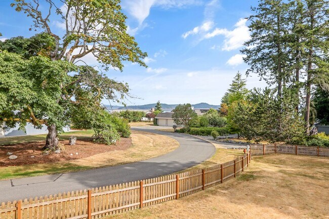 Foto del edificio - 4 Bed 2 Bath - View Home - Pet Friendly - ...