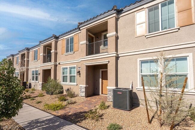 Building Photo - 626 Bellus Pl