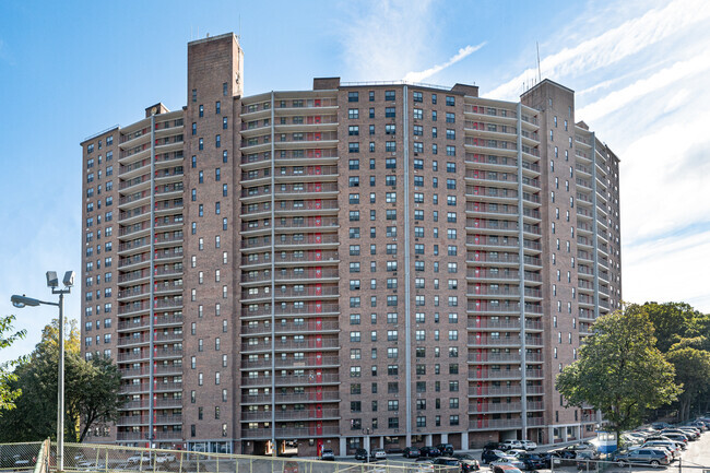 Building Photo - Forest View Crescent