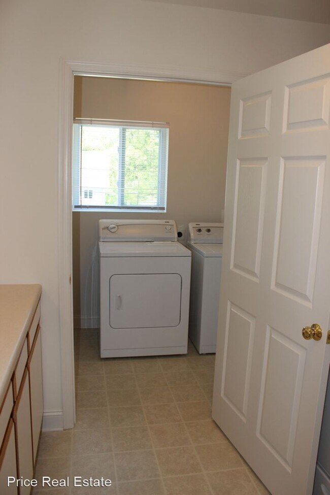 Building Photo - 3 br, 3 bath House - 1914-A Tabor Village ...