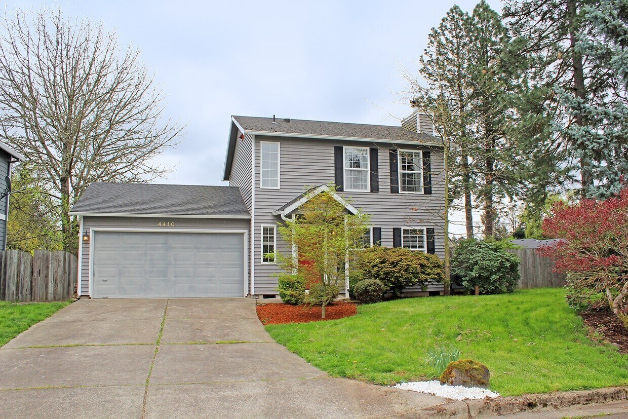 Traditional Modern Home On Cul-De-Sac in Established Beaverton Neighborhood - Traditional Modern Home On Cul-De-Sac in Established Beaverton Neighborhood