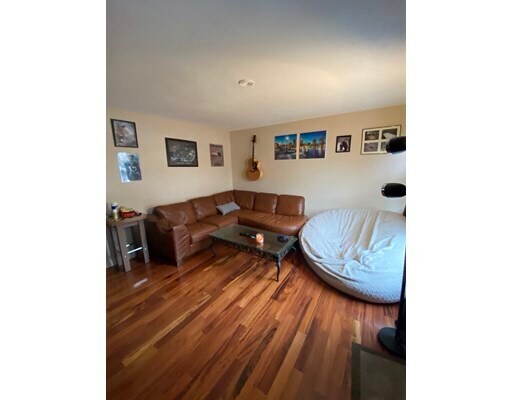 Foto del edificio - 112 W 8th St