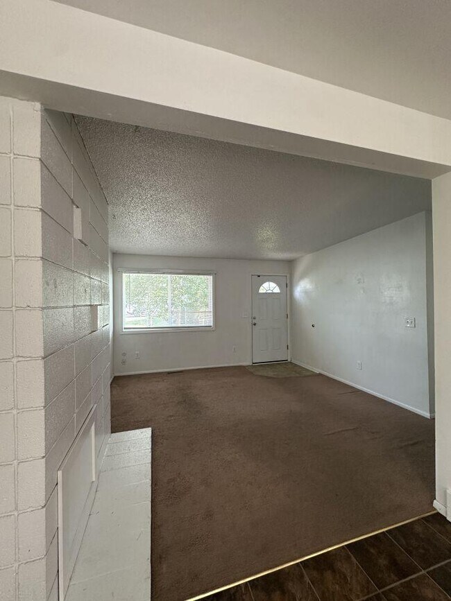 Foto del edificio - 3 bedroom in Billings MT 59102