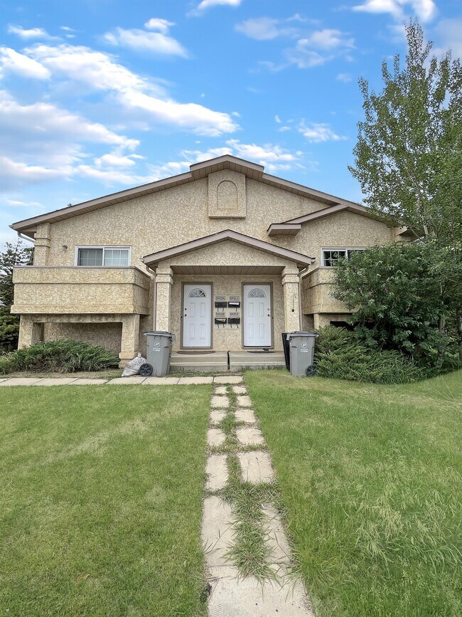 Building Photo - 9408A-94100 100 Ave.