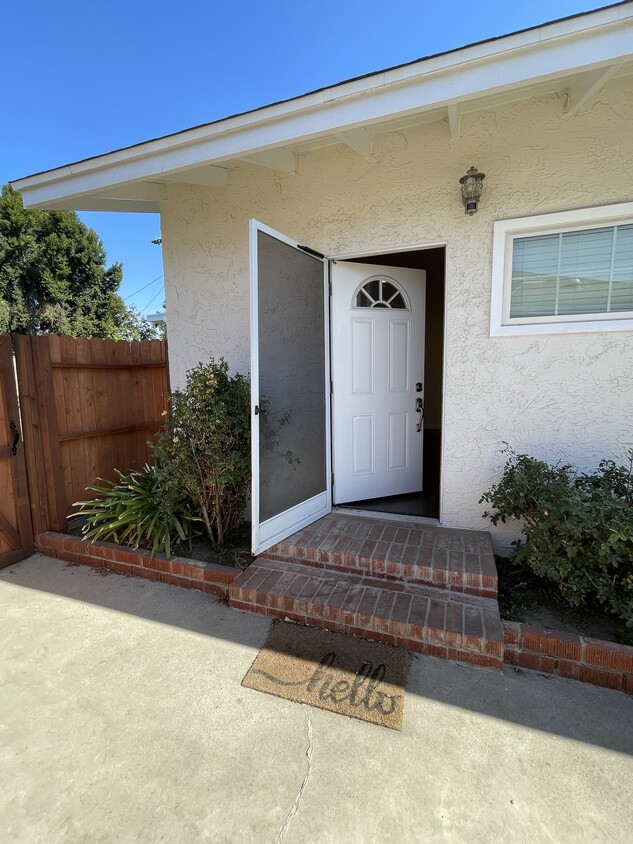 Unit Entry - 15925 Acre St