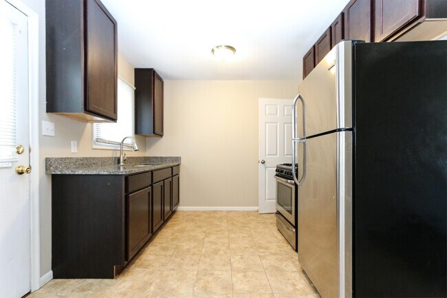 Building Photo - 1032 2nd Ave E