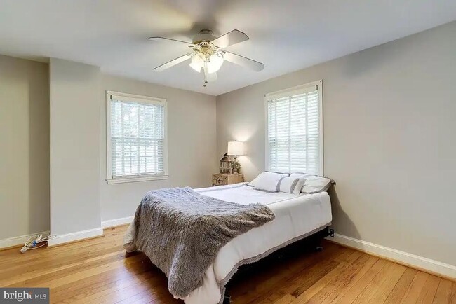 Building Photo - 1319 S Walter Reed Dr