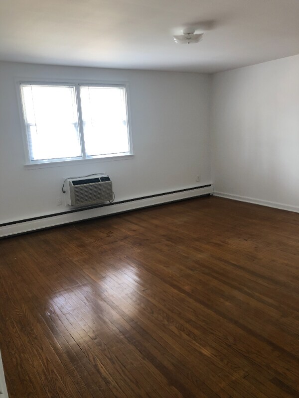 300 Horsham Rd Unit 1, Hatboro, PA 19040 Room for Rent in Hatboro, PA