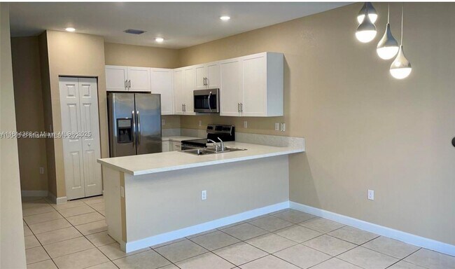 Building Photo - 5938 Mustang Manor