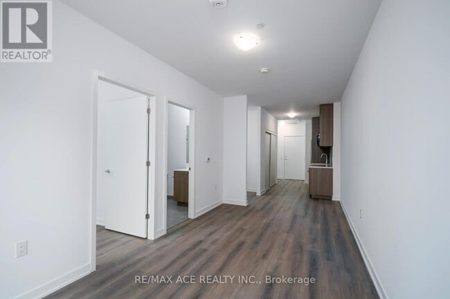 Photo du bâtiment - 7439 Kingston Rd