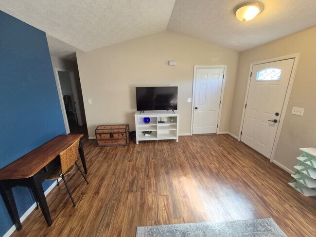 Foto del edificio - 40 Nicole Dr