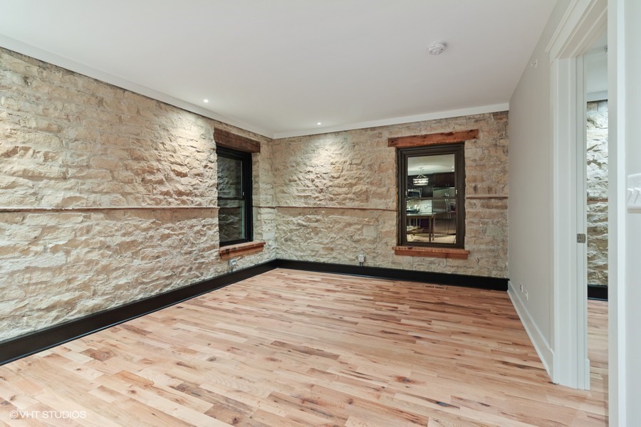 Living area - 220 E Illinois St