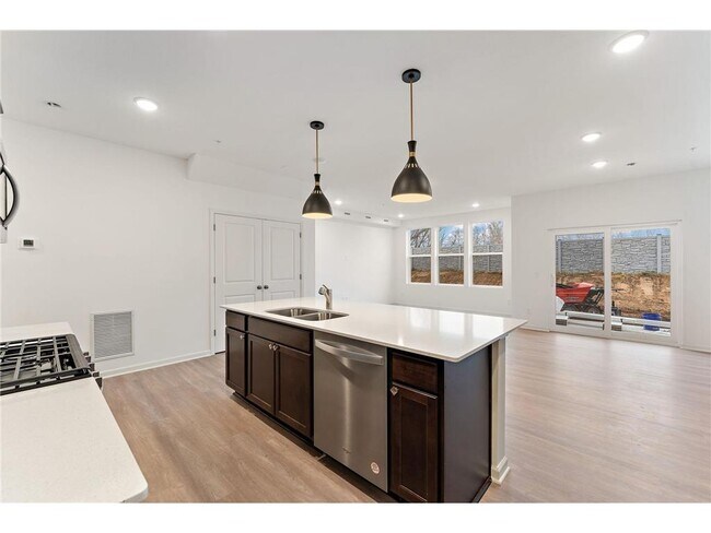 Building Photo - 4865 Avery Ct