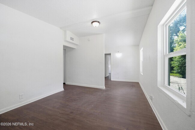 Building Photo - 5846 Abelia Rd