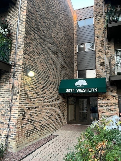 Building Photo - 815 E Oakton St