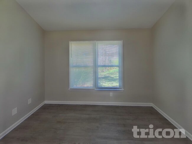 Building Photo - 3617 Rosedown Dr