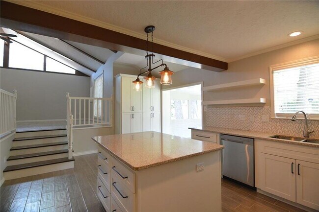 Foto del edificio - 19118 Challe Cir W