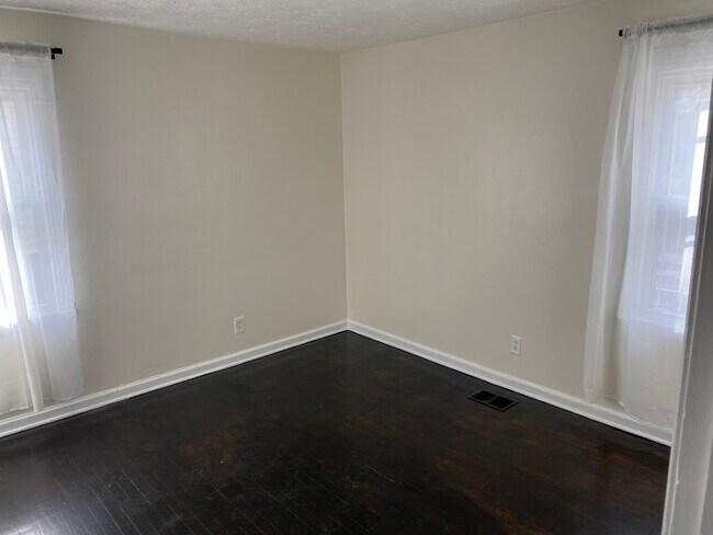Building Photo - 1427 Westmont Rd SW