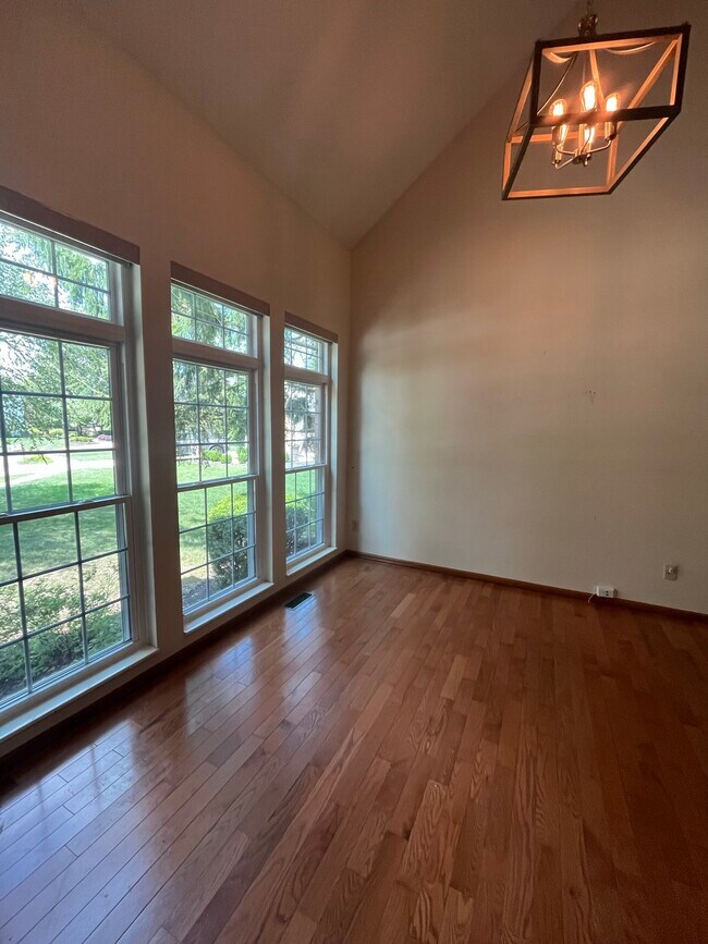 Foto del edificio - 7960 Compton Ct