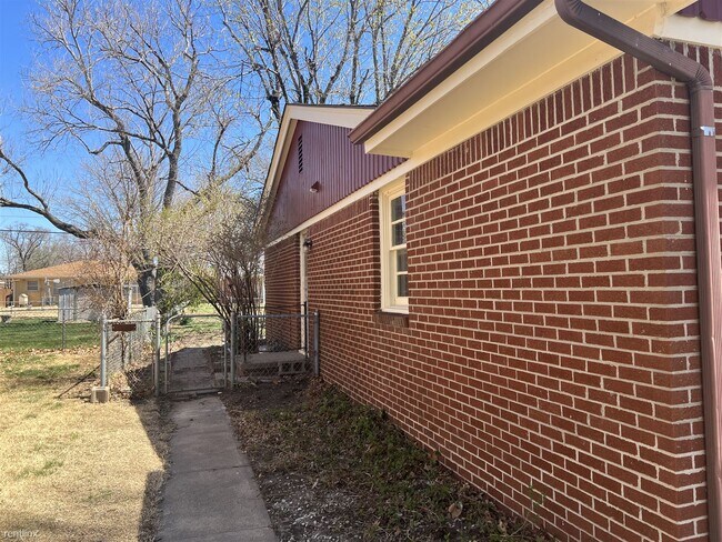 Foto del edificio - 2 br, 1 bath House - 1808 N Westridge Dr D...