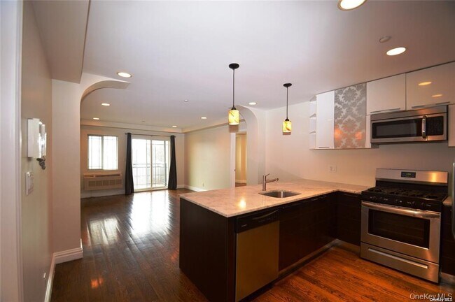 Foto del edificio - 69-14 41st Ave