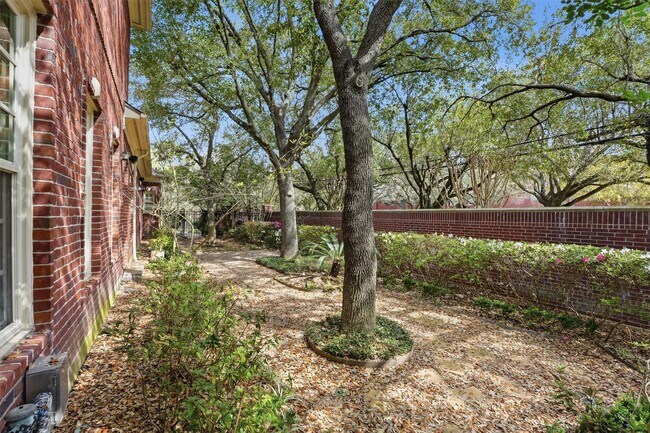 Building Photo - 3210 Maroneal St